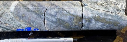 a)P105, 207m depth. B-type quartz-pyrite-chalcopyrite-molybdenite vein in monzodiorite
