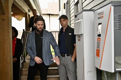 PoisGen’s Director of Operations, Glynn Woodall and Solar Alternatives President and Founder, Jeff Cantlin explain the solar storage battery function to attendees.